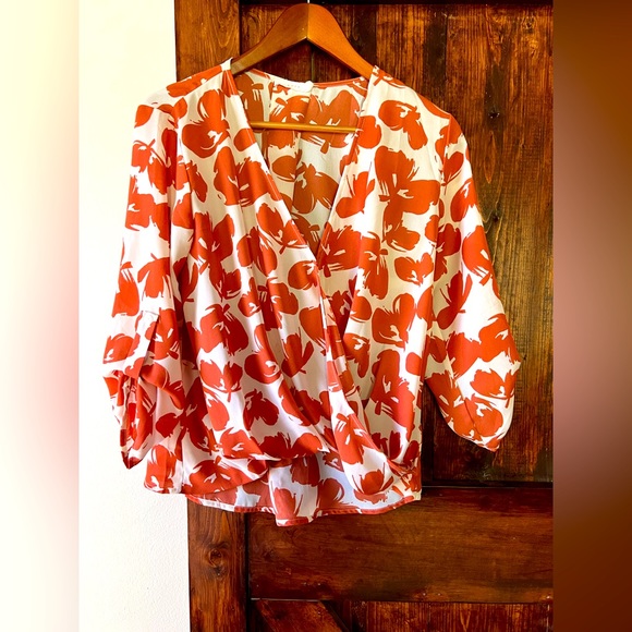 Lush Floral Top - Picture 1 of 3